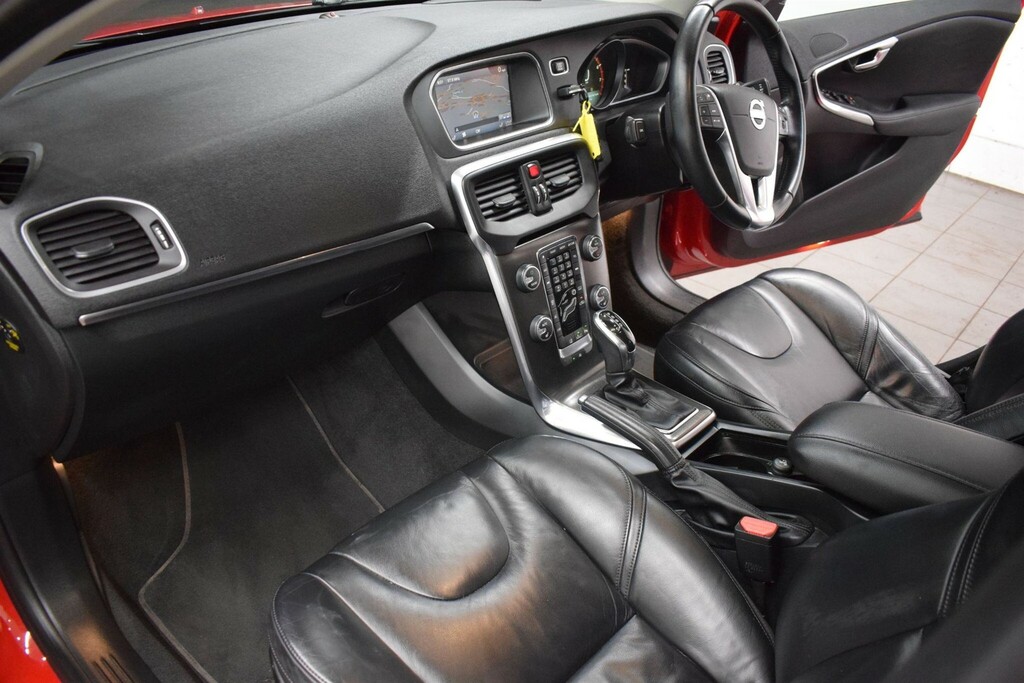 Volvo V40 1.6 T4 Se Lux Nav Powershift Euro 5 Ss Red #3