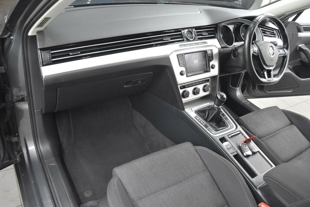 Volkswagen Passat 1.6 Tdi Bluemotion Tech Se Business Euro 6 Ss 4 Grey #3