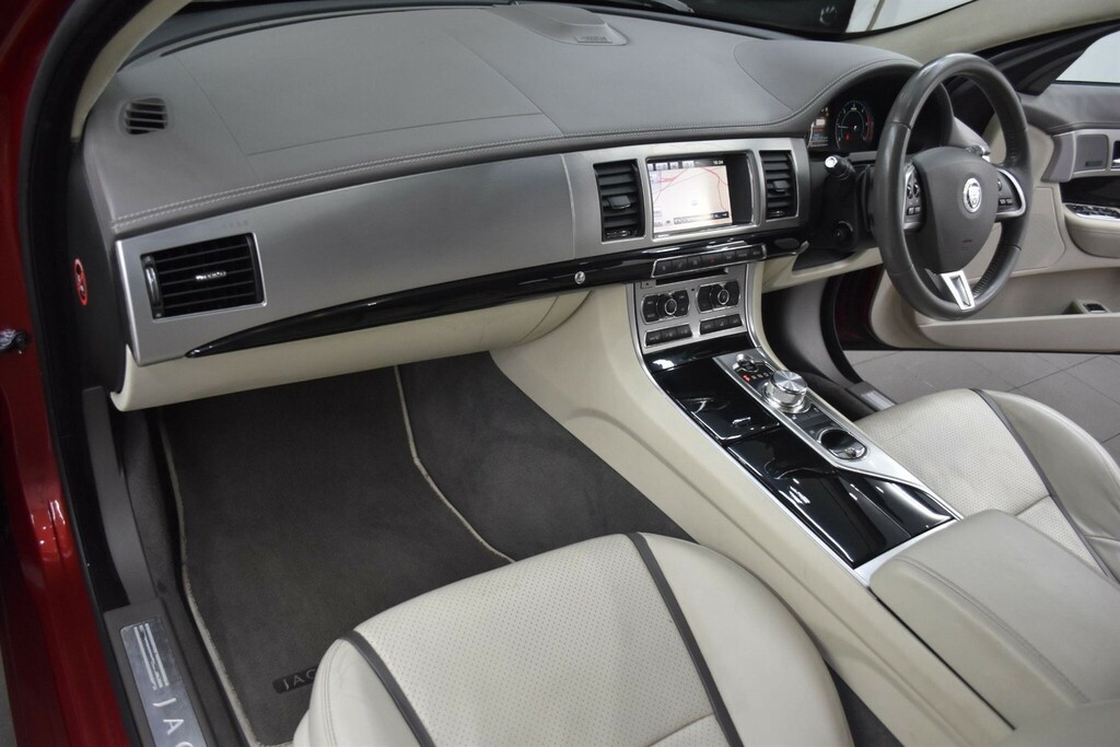 Jaguar XF 3.0D S V6 Portfolio Sportbrake Euro 5 Ss 5 SW58AMY Red #3