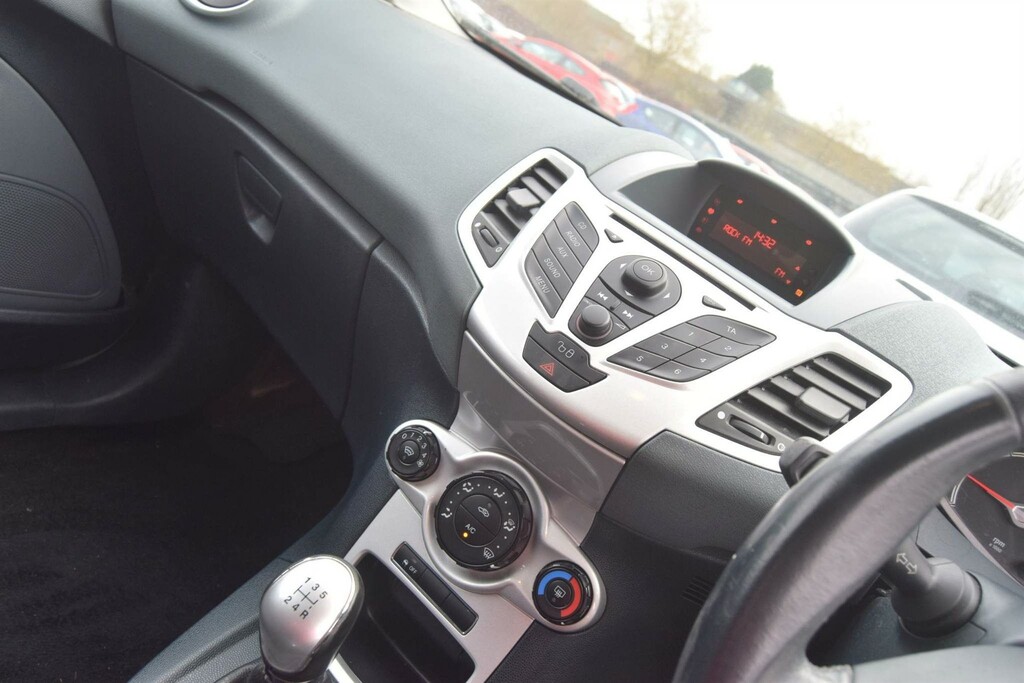 Ford Fiesta 1.6 Td Zetec S White #4