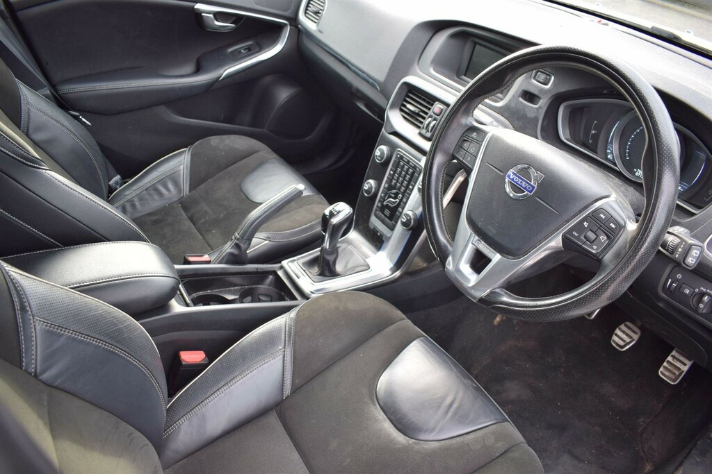 Volvo V40 2.0 D2 R-design Euro 6 Ss YC16WEW White #3