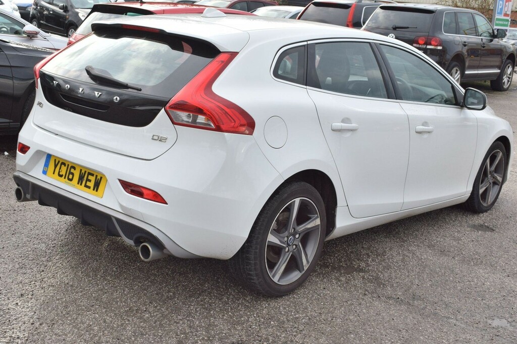 Volvo V40 2.0 D2 R-design Euro 6 Ss YC16WEW White #2