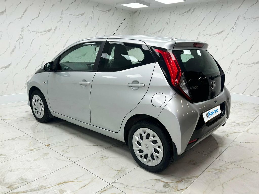 Toyota Aygo 1L X-play Silver #6