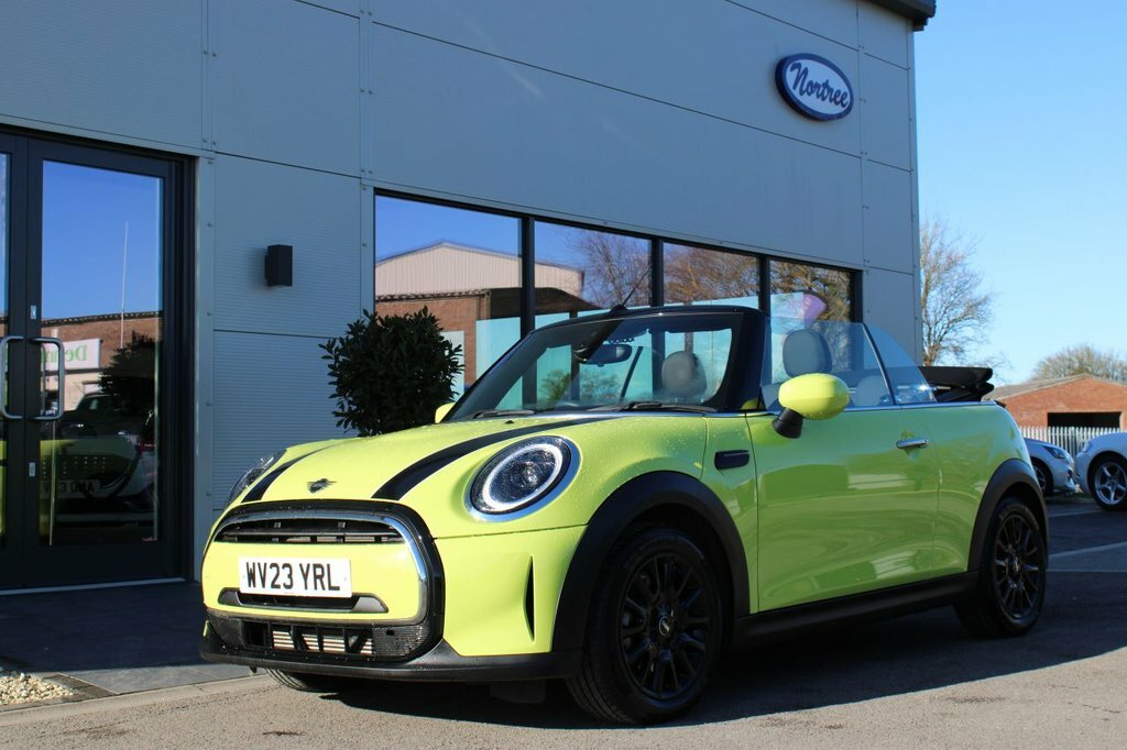 Mini Convertible 1.5L Cooper Classic Yellow