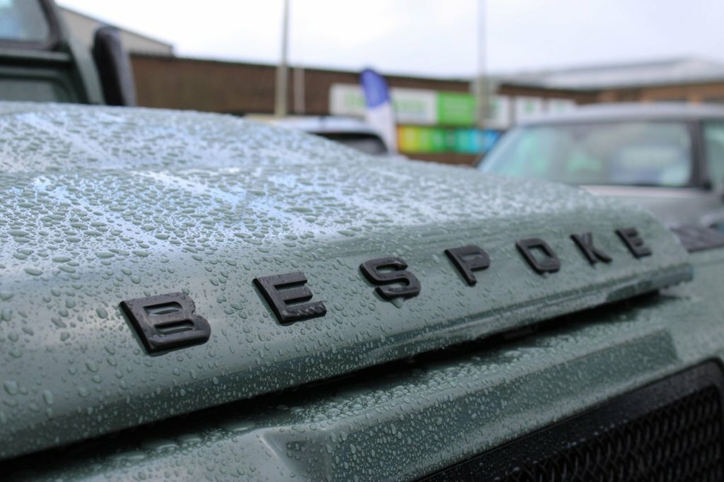 Land Rover Defender 2.2L Xs Green #2