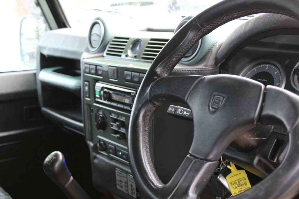 Land Rover Defender 2.2L Xs Green #3