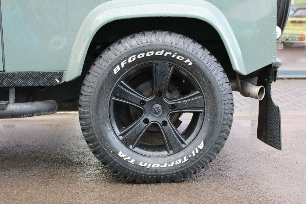 Land Rover Defender 2.2L Xs Green #5