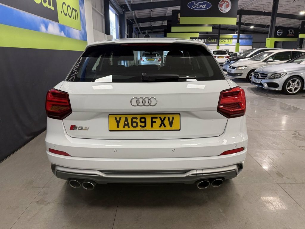 Audi SQ2 2L Null White #6