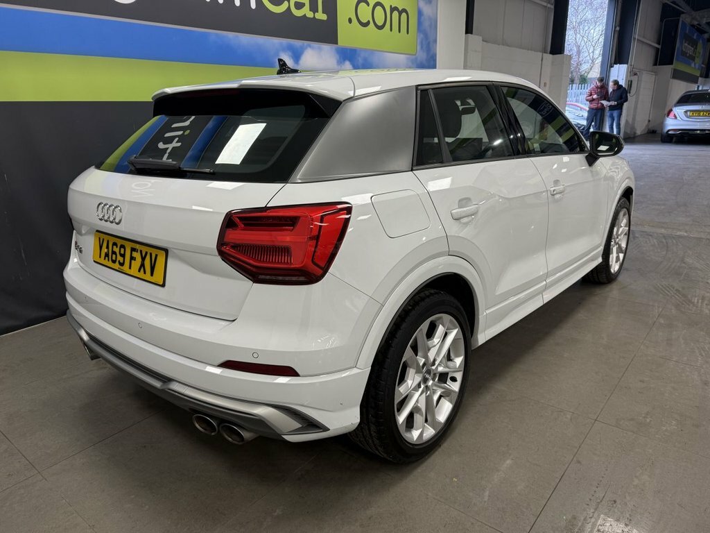 Audi SQ2 2L Null White #5