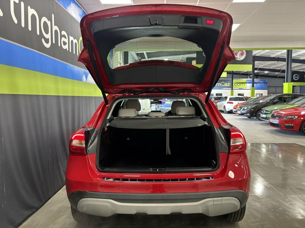 Mercedes-Benz GLA Class 1.6L Se Red #5