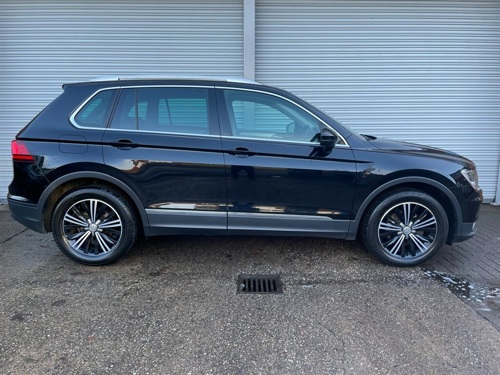 Volkswagen Tiguan Se Navigation Tdi Bmt Dsg AE17OHT Black #3
