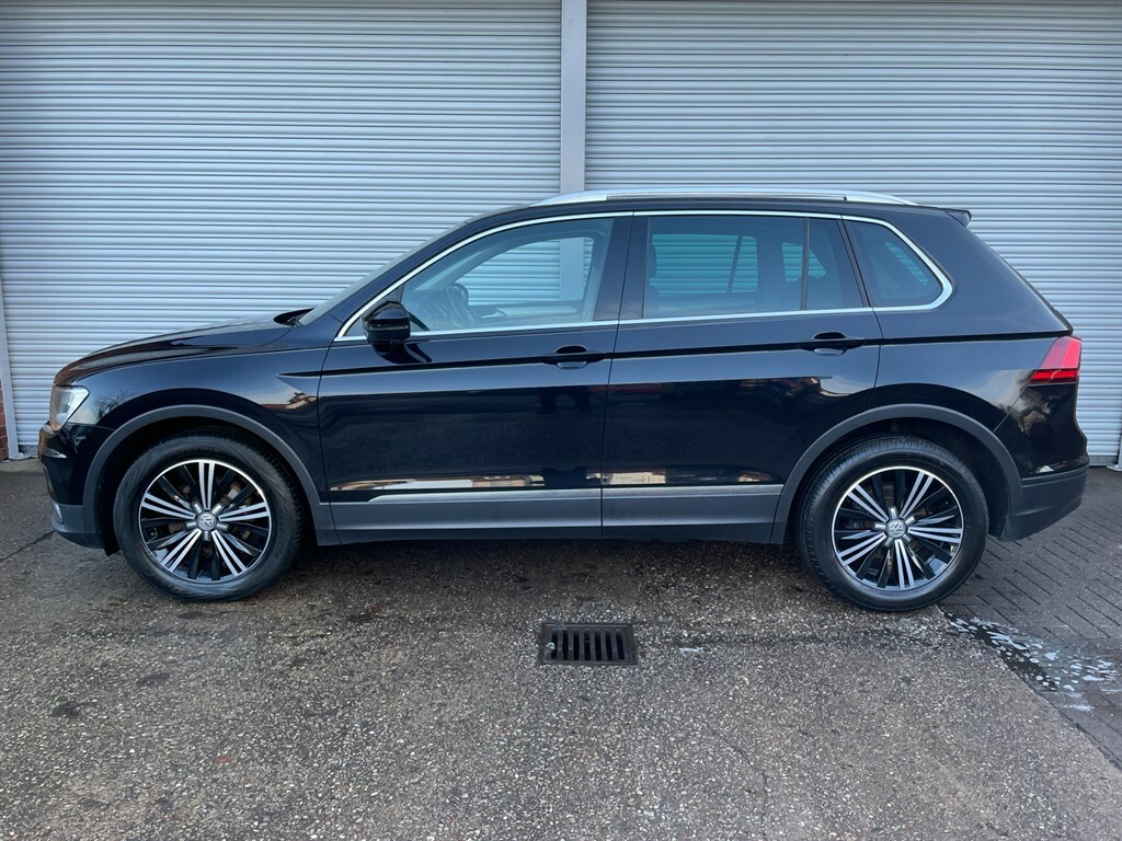 Volkswagen Tiguan Se Navigation Tdi Bmt Dsg AE17OHT Black #4