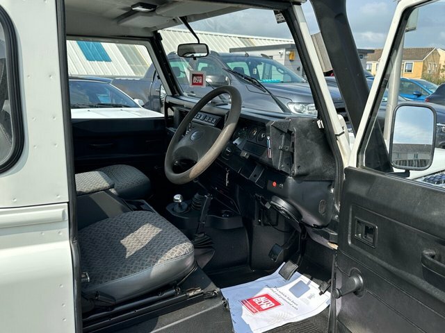 Land Rover Defender 90 90 County Pick Up SE54DPN White #4