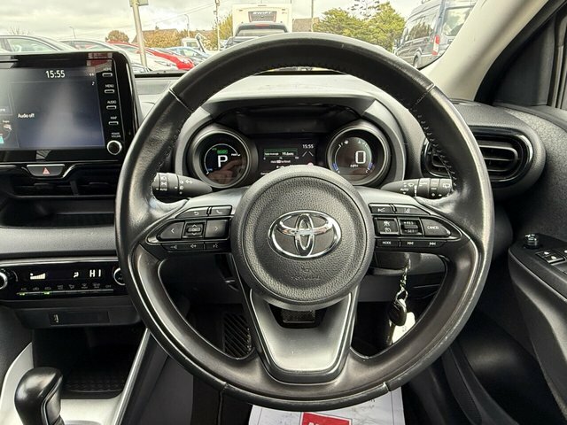 Toyota Yaris Vvt-h Design Hatchback EO70PNZ Silver #6