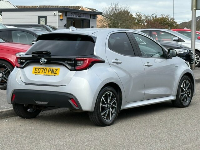 Toyota Yaris Vvt-h Design Hatchback EO70PNZ Silver #3