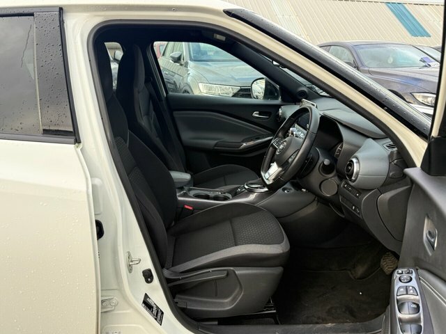 Nissan Juke Dig-t N-connecta Suv CU22XWP White #4