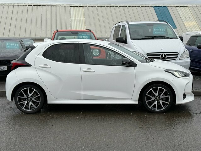 Toyota Yaris Vvt-h Dynamic Hatchback LR22TYO White #2