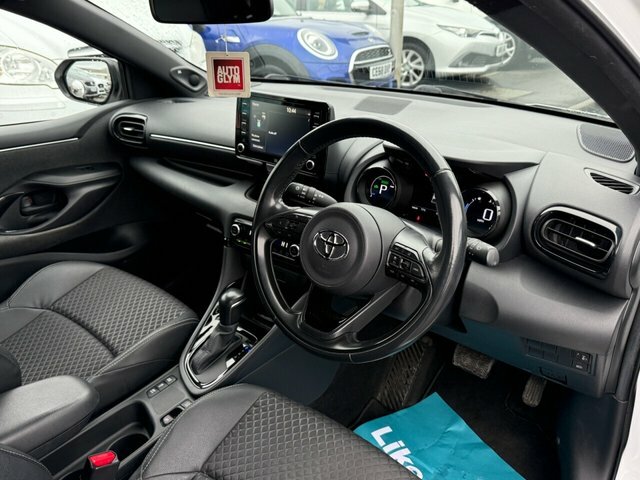 Toyota Yaris Vvt-h Dynamic Hatchback LR22TYO White #5