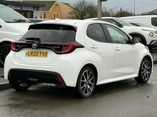 Toyota Yaris Vvt-h Dynamic Hatchback LR22TYO White #3