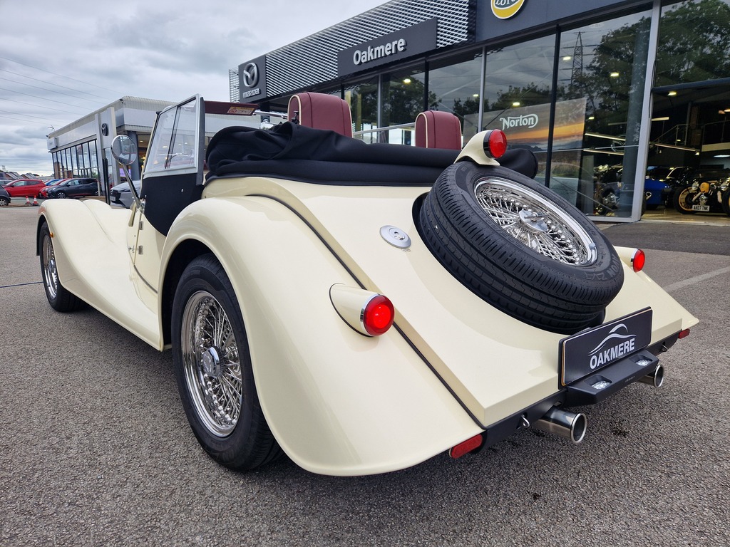 Morgan Plus Four Plus Four MJ24ZZN White #2
