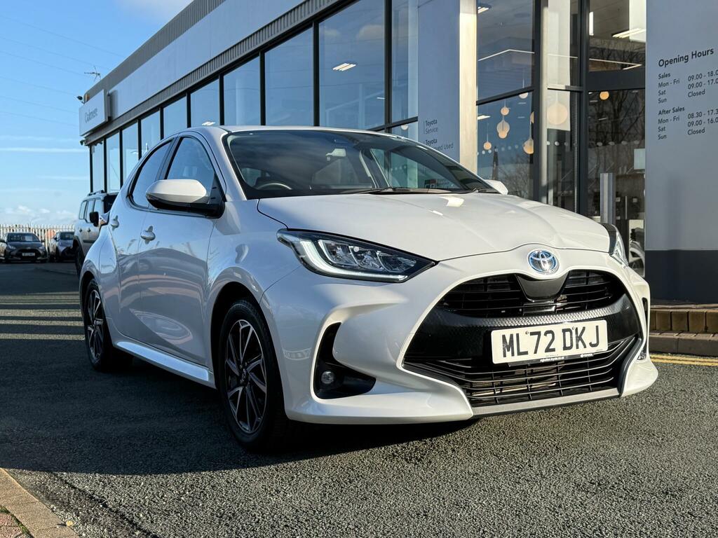 Toyota Yaris 1.5 Hybrid Design Cvt ML72DKJ White #5