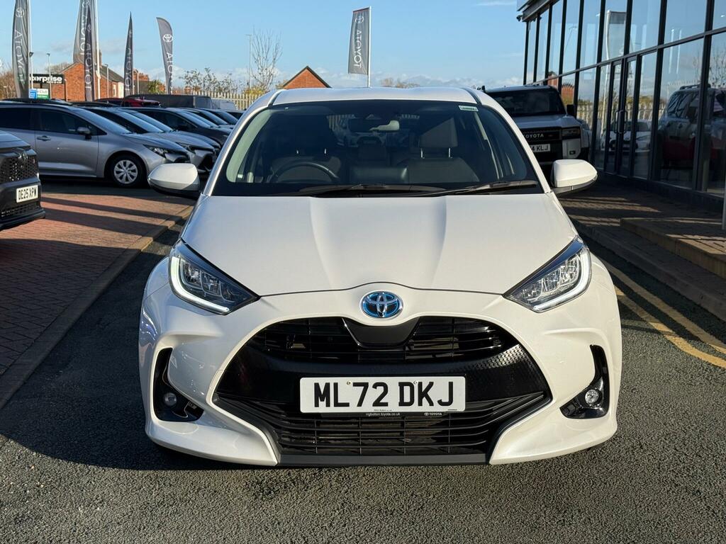 Toyota Yaris 1.5 Hybrid Design Cvt ML72DKJ White #6