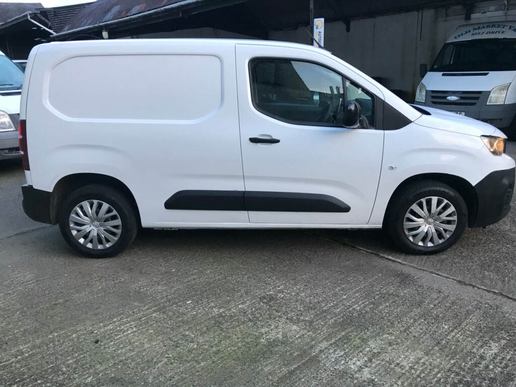 Peugeot Partner 1000 1.5 Bluehdi 100 Professional Prem Van 6 Spd FSZ8372 White #5