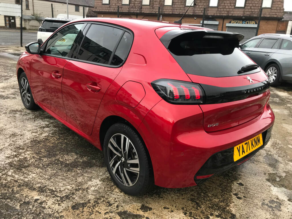 Peugeot 208 1.2 Puretech 100 Allure Premium Eat8 YA71KNM Red #3