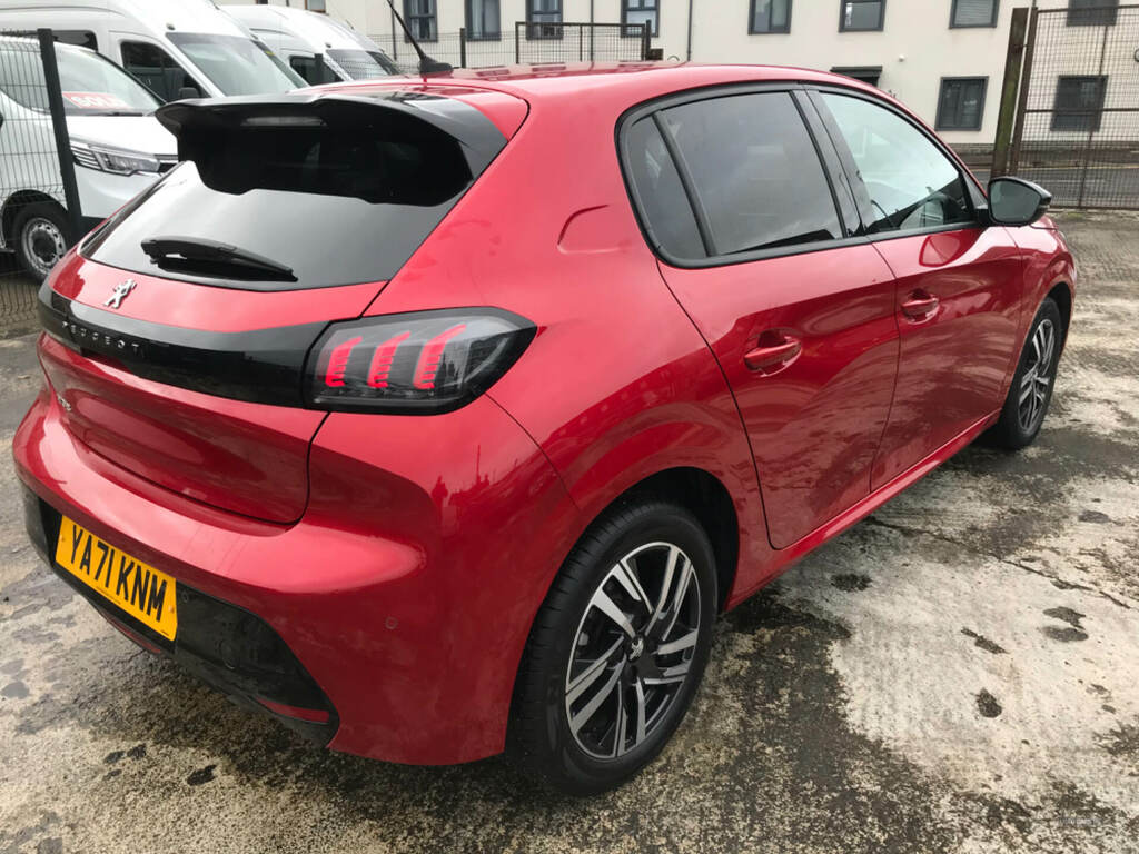 Peugeot 208 1.2 Puretech 100 Allure Premium Eat8 YA71KNM Red #4