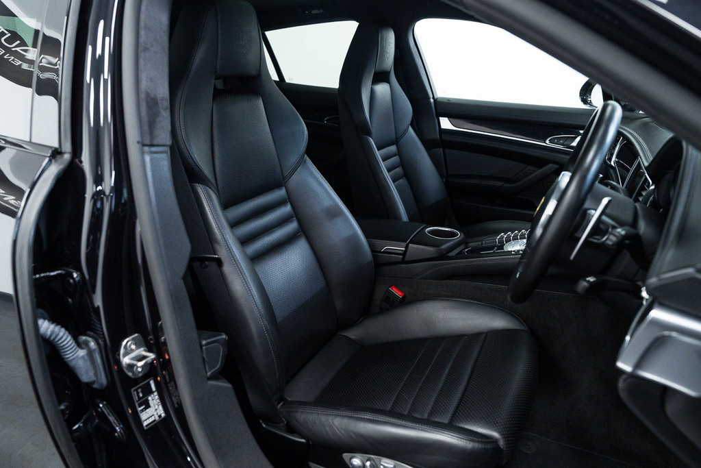 Porsche Panamera Petrol Black