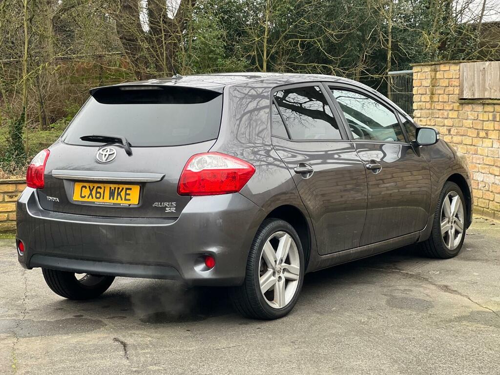 Toyota Auris Hatchback 1.6 V-matic Sr 2011 CX61WKE Grey #3