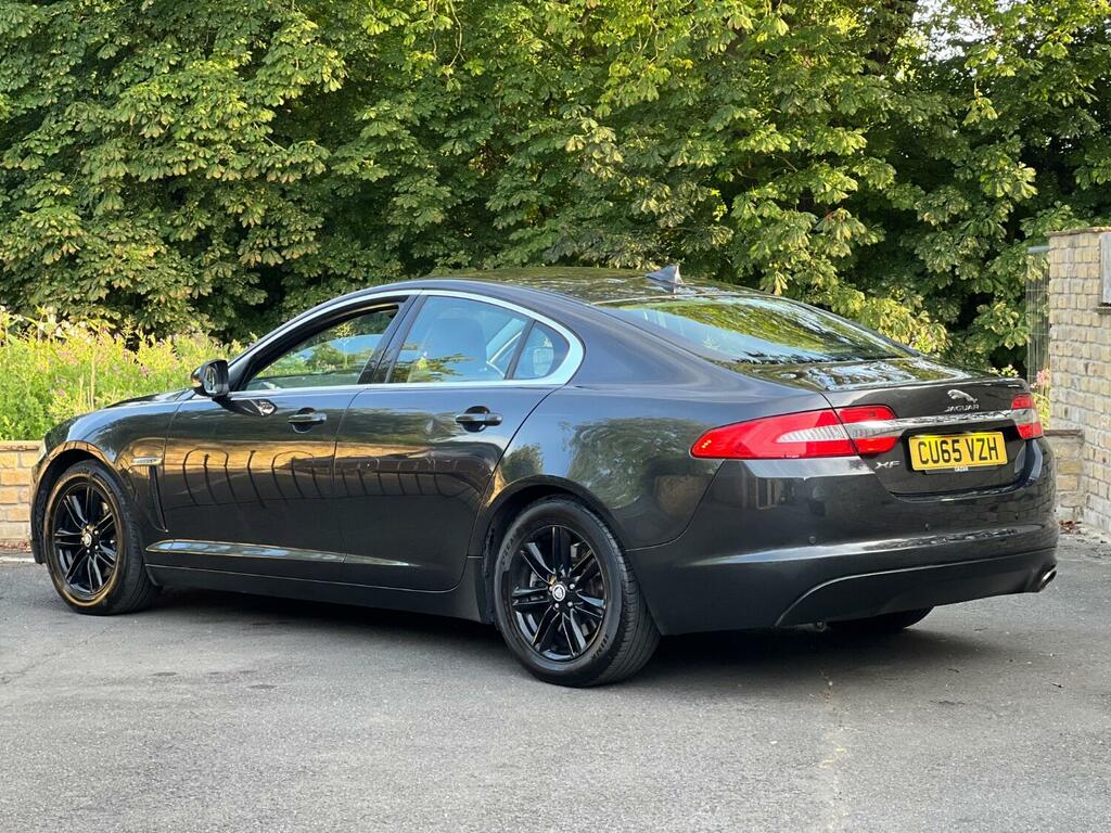 Jaguar XF Saloon 2.2 D Luxury 2015 CU65VZH Grey #4