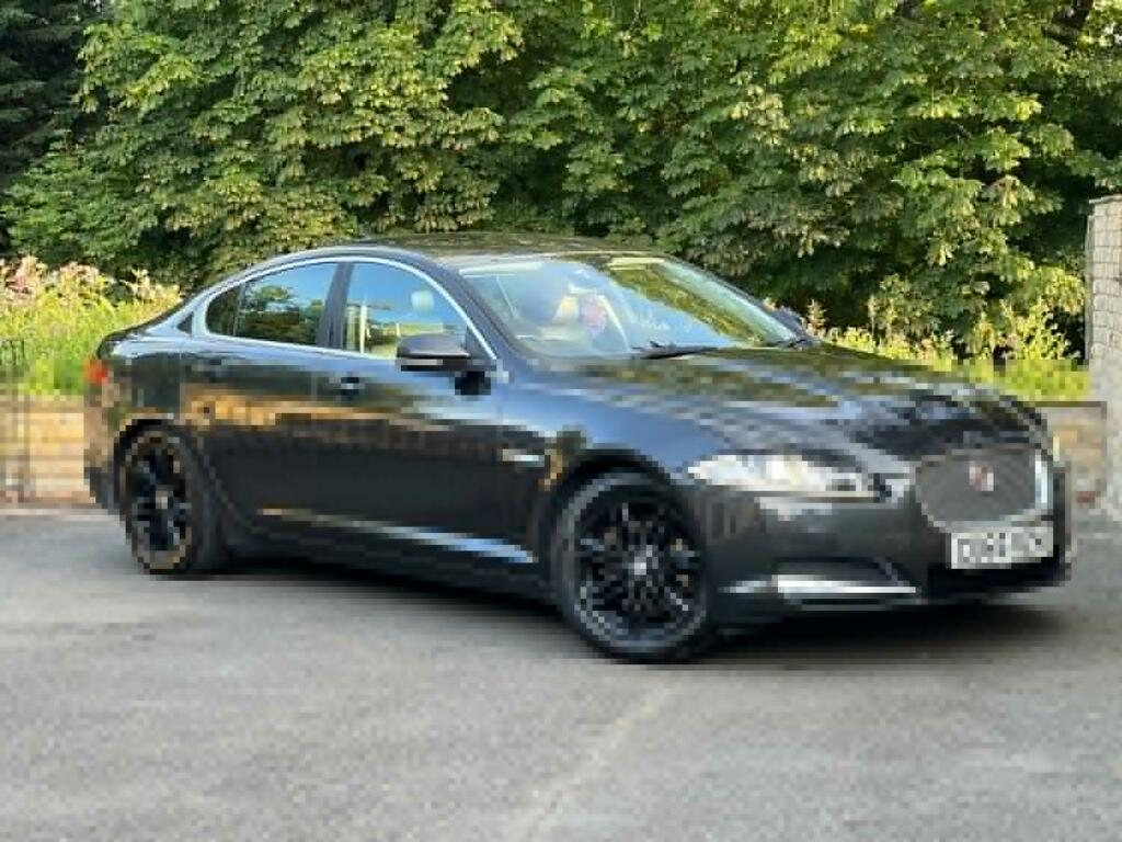Jaguar XF Saloon 2.2 D Luxury 2015 CU65VZH Grey #2