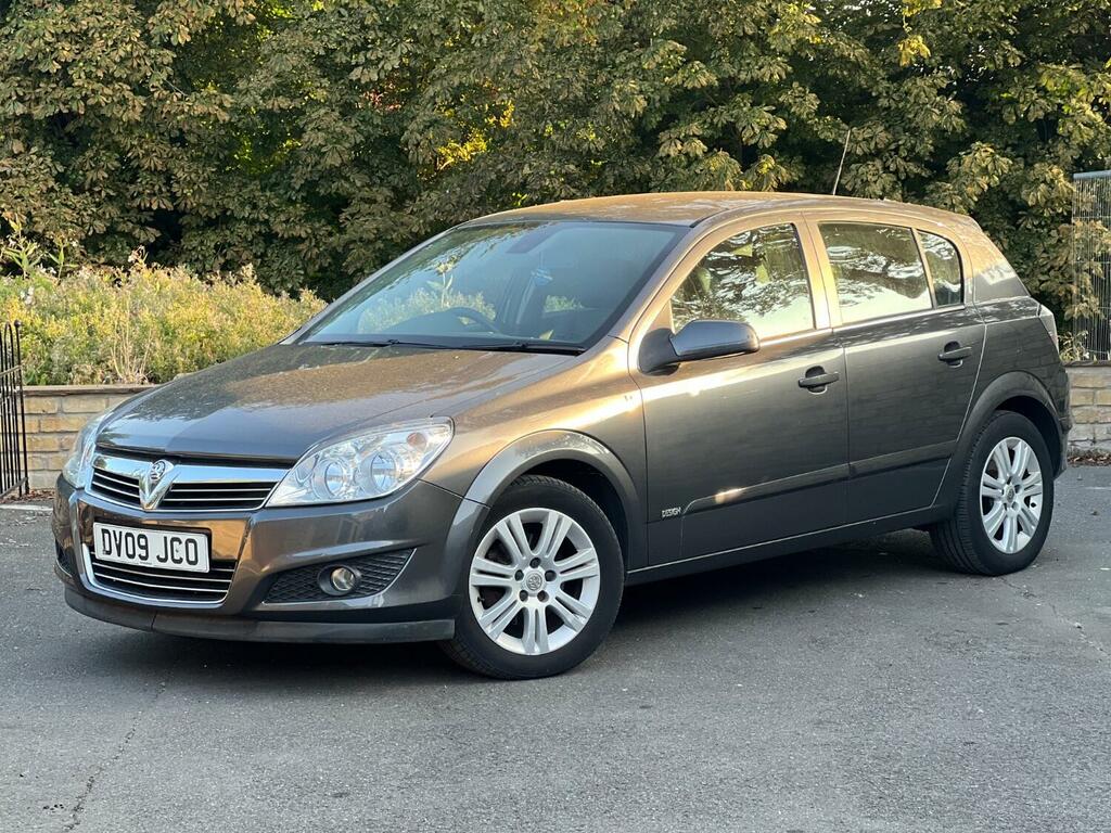 Vauxhall Astra Hatchback 1.6 I 16V Design 2009 Grey
