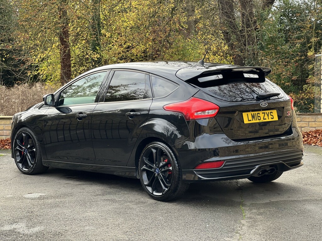Ford Focus Hatchback 2.0 T Ecoboost St-3 2016 LM16ZYS Black #3