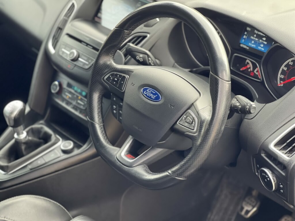 Ford Focus Hatchback 2.0 T Ecoboost St-3 2016 LM16ZYS Black #4