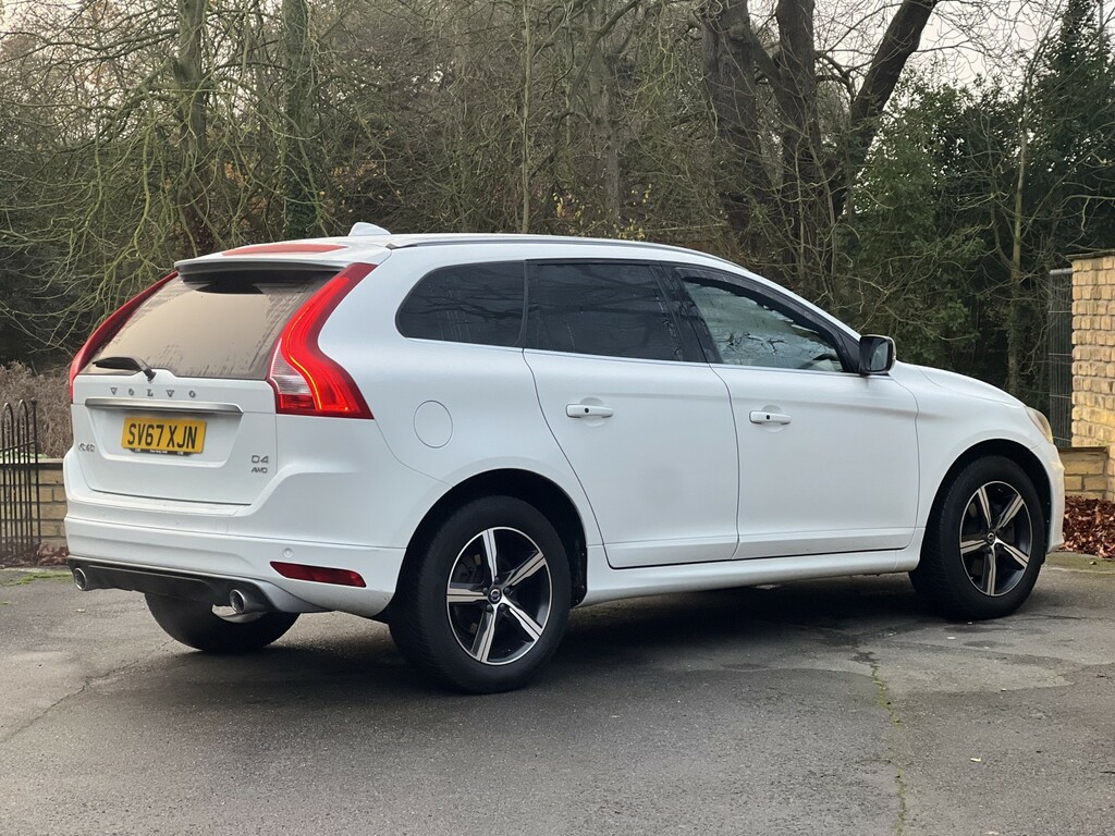 Volvo XC60 Suv 2.4 R-design Lux Nav D4 Awd 2017 White #3