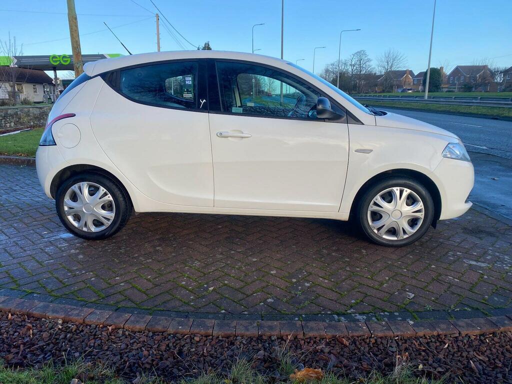 Chrysler Ypsilon 1.2 Silver Euro 6 201464 White #4