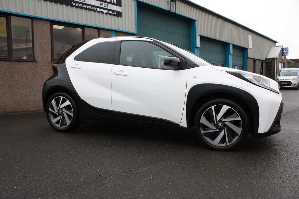 Toyota Aygo X 1.0 Vvt-i Edge NU24ZXF White #2