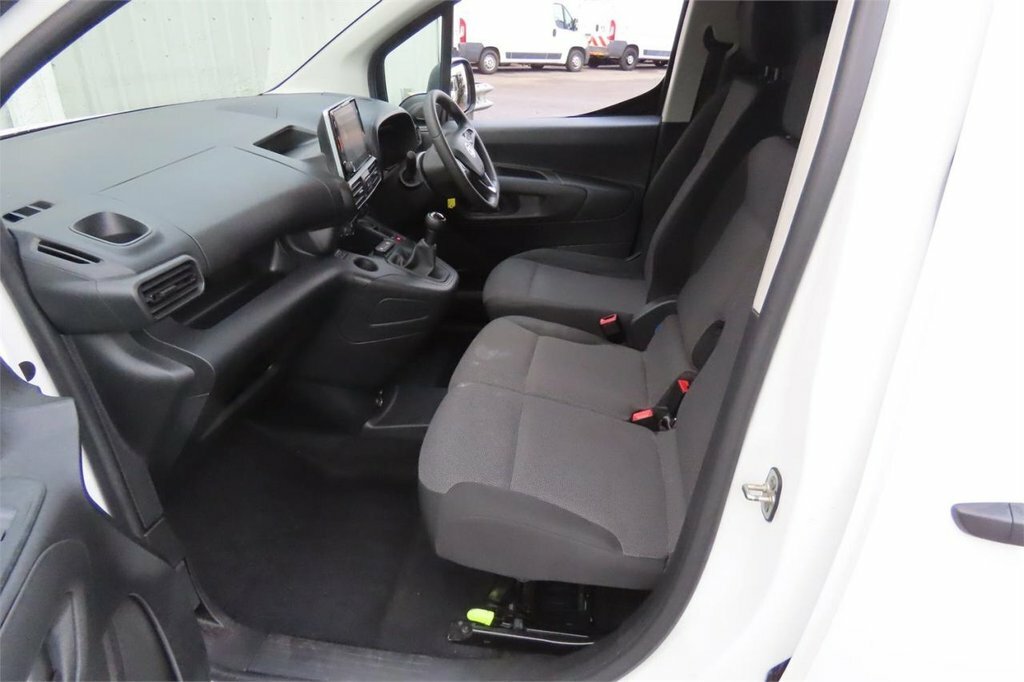 Vauxhall Combo 1.5L Edition VK71HJF White #3