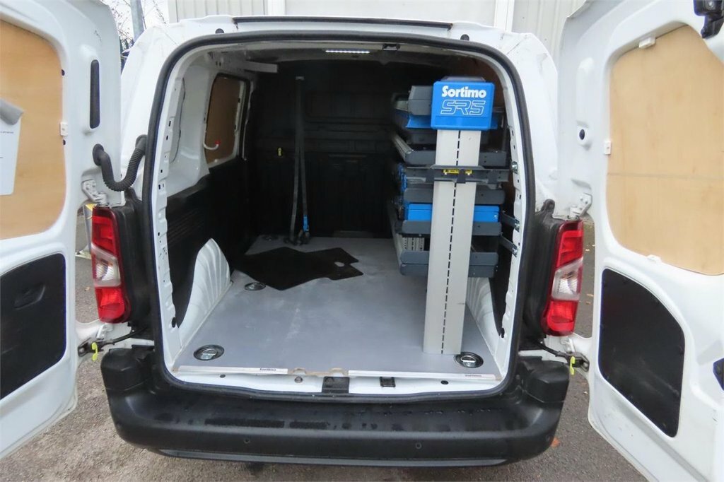 Vauxhall Combo 1.5L Edition VK71HJF White #5