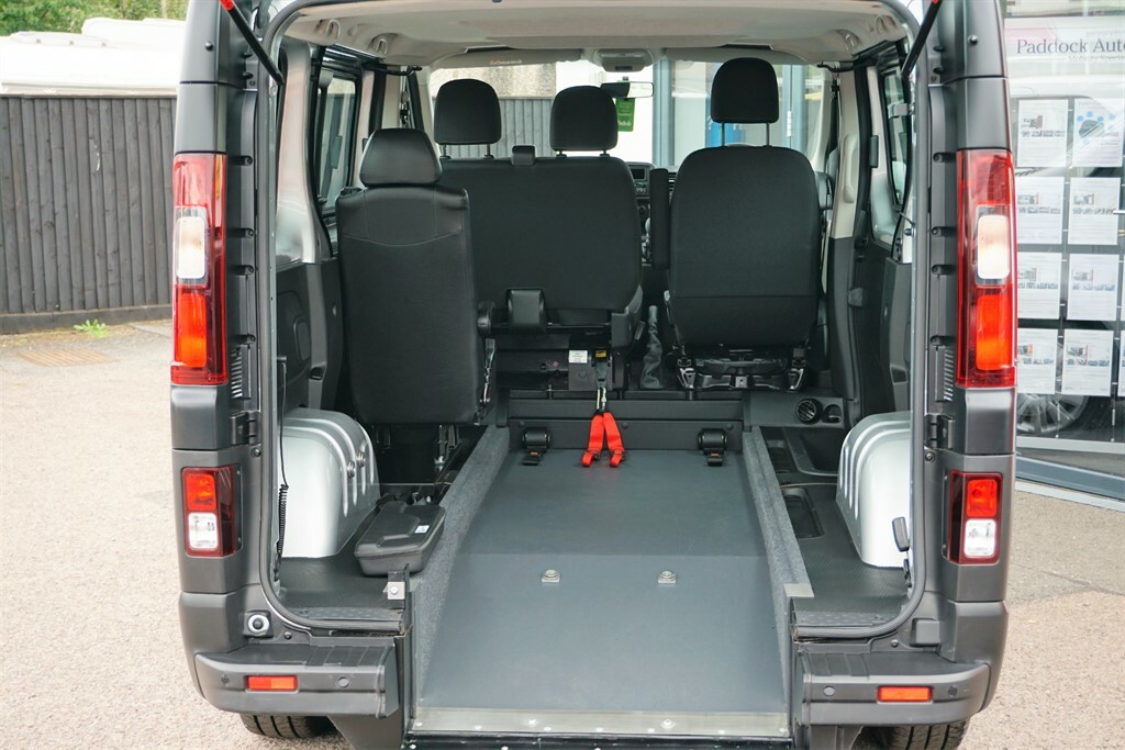 Renault Trafic Sl27 Business Disabled Wheelchair Adapted Vehicle, Silver #2