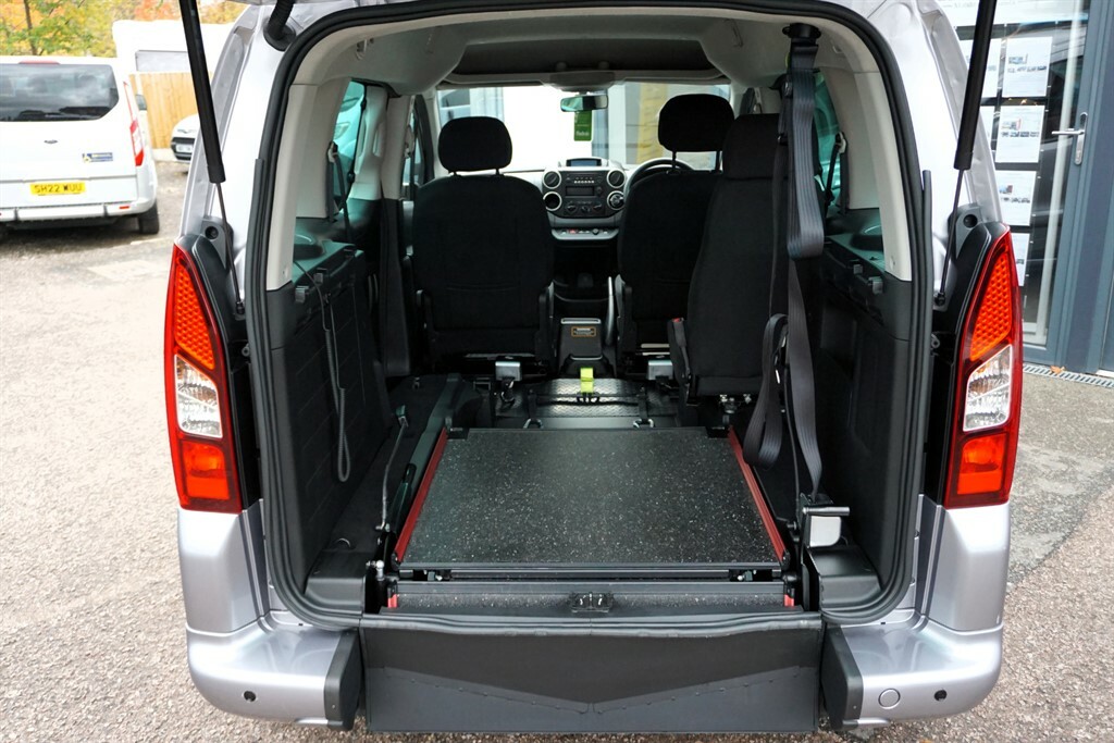 Peugeot Partner Tepee Blue Hdi Ss Tepee Allure, Disabled, Wh SF18HXC #4
