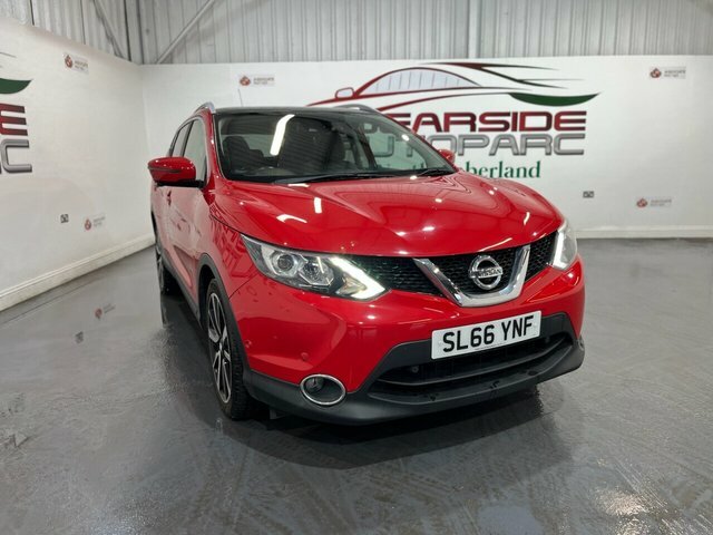 Nissan Qashqai 1.6 Dig-t Tekna Suv 2Wd Euro 6 Red