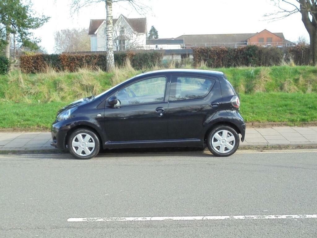 Toyota Aygo 1.0 Vvt-i Move Euro 5 FY14BFV Black #4