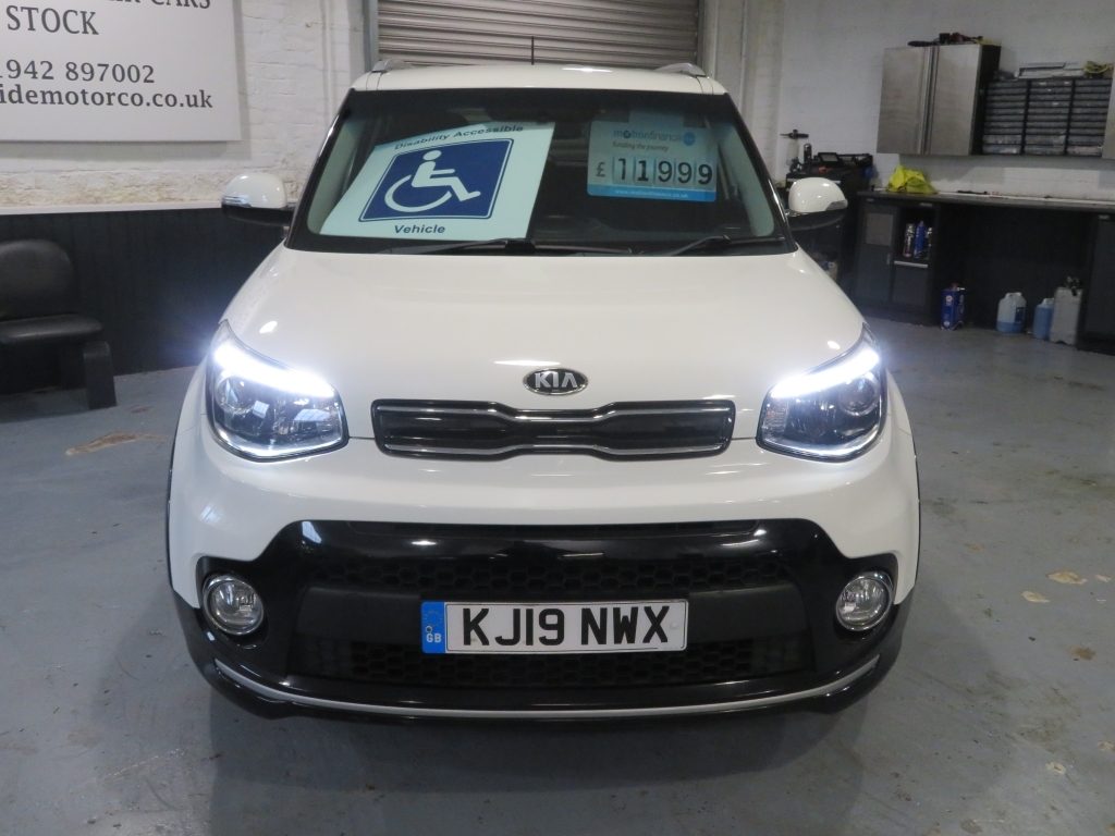 Kia Soul Hatchback KJ19NWX White #2