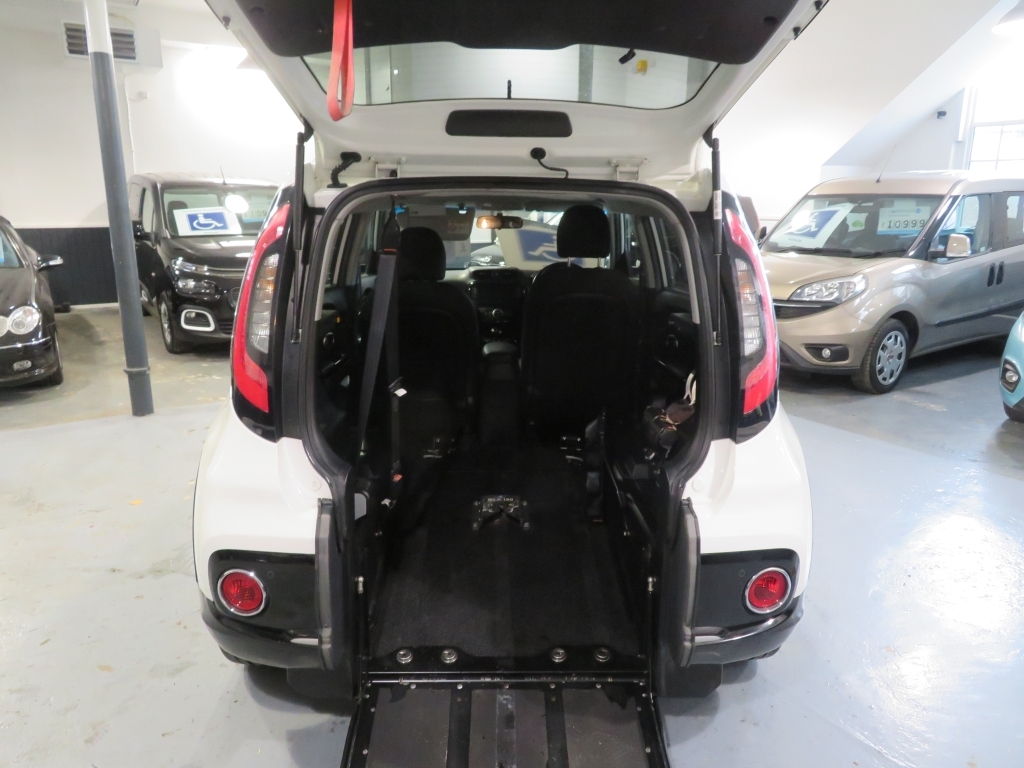 Kia Soul Hatchback KJ19NWX White #4
