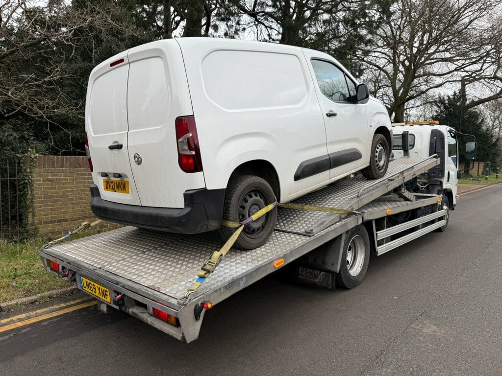 Isuzu Diesel LN69XNF White #5