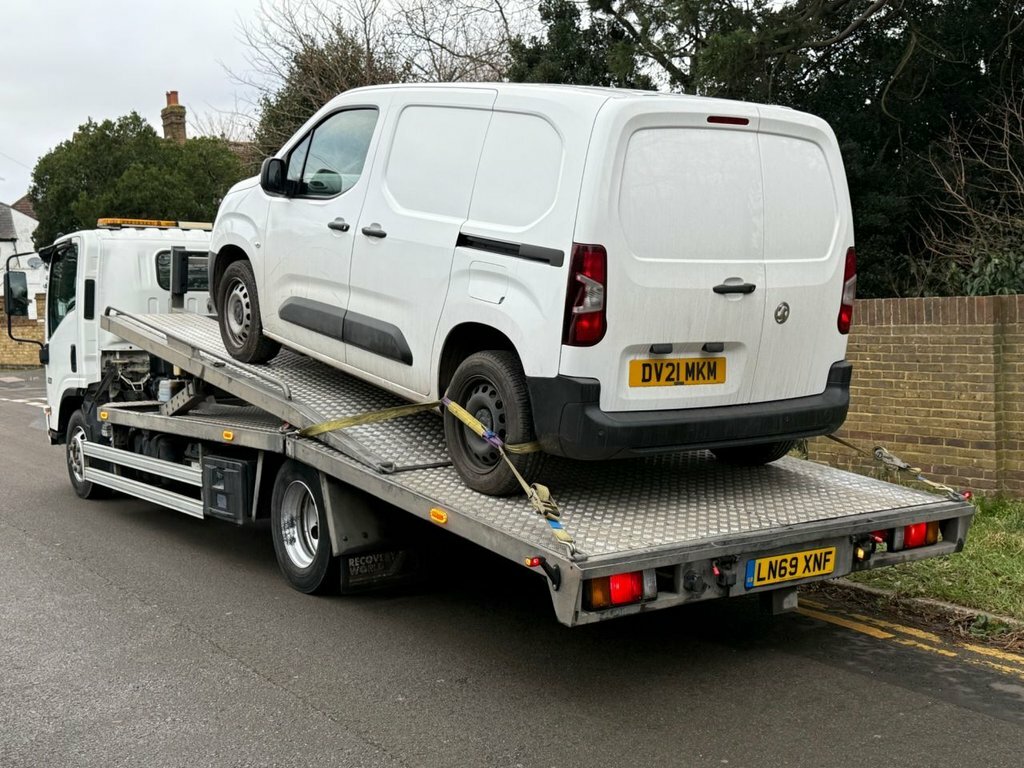 Isuzu Diesel LN69XNF White