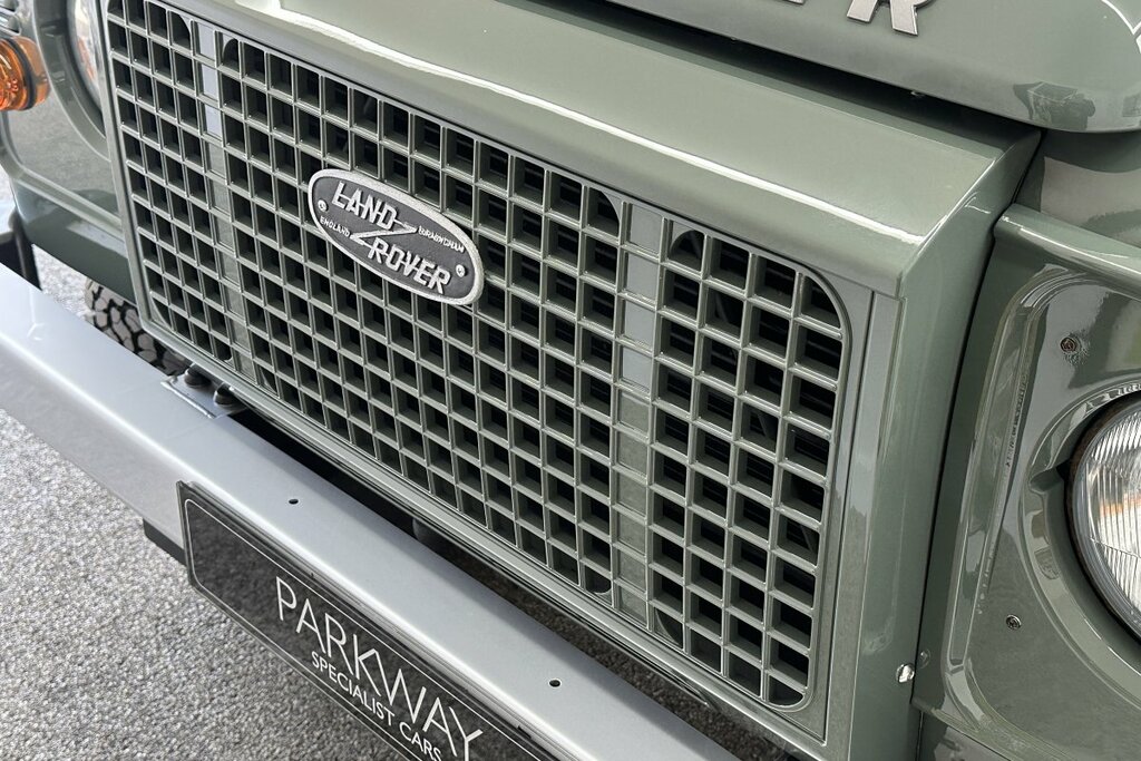 Land Rover Defender 90 Bowler Soft Top GX63KZM Green #4